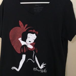 Disney Snow White Ladies v-neck t-shirt size 2XL